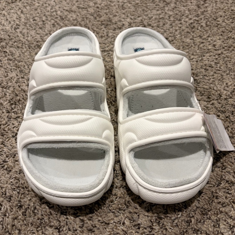 CROCS Classic Cozzzy Overpuff Slide Sandal - M 9/W 11